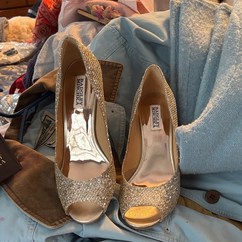 Badgley Mischka Glittering Gold Peep Toe Heels